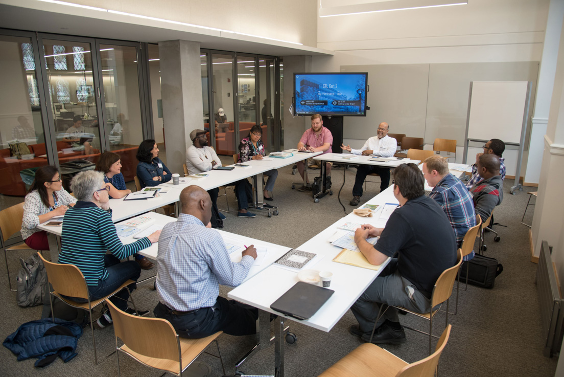 The national seminar on "Manipulating Biology: Costs, Benefits and Controversies" led by Paul E. Turner, Professor of Ecology and Evolutionary Biology at Yale University, May 2018.