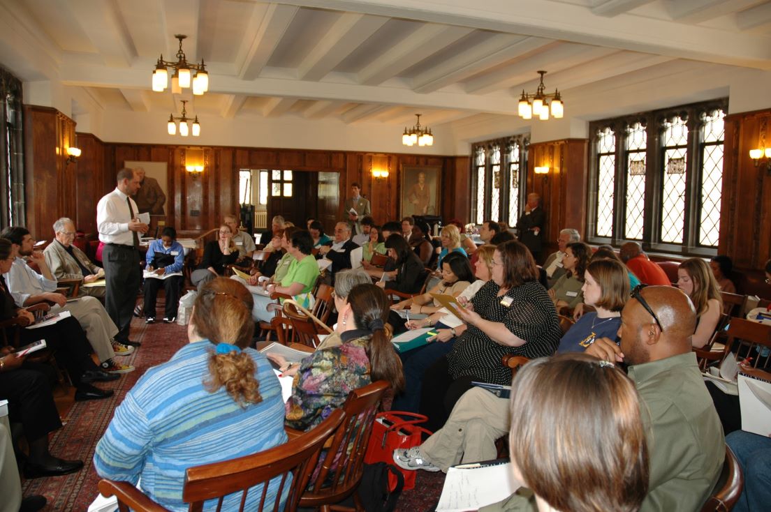 Opening Meeting at the Organizational Session, May 2006. (Standing: National Fellow Ralph E. Russo, New Haven.)