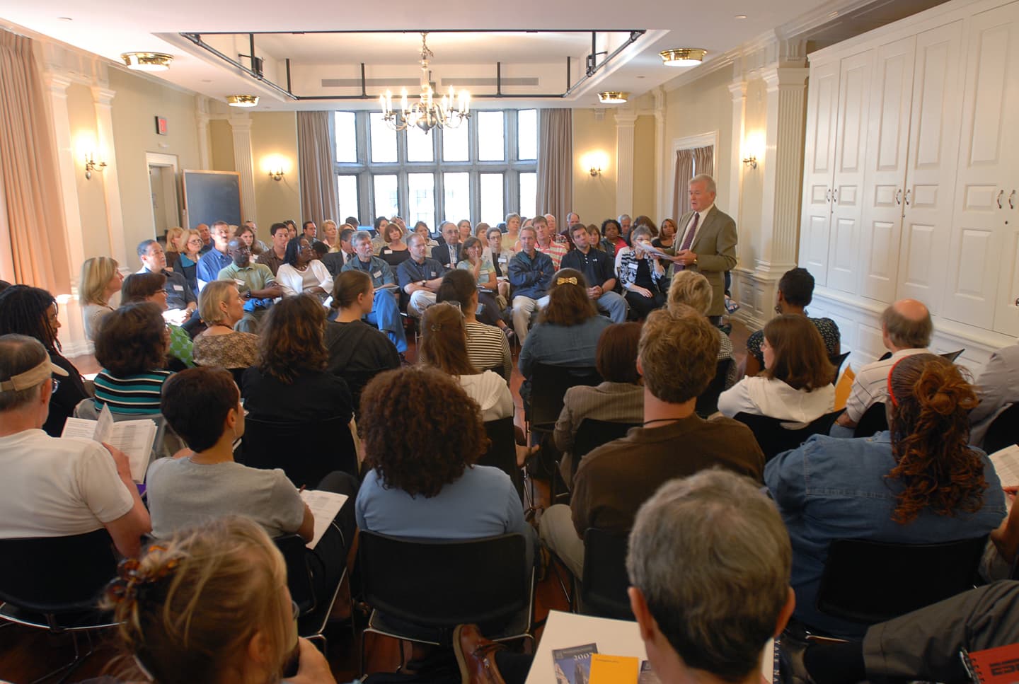 Opening Meeting at the Intensive Session, July 2007. (Standing: James R. Vivian, Director of the Yale National Initiative.)