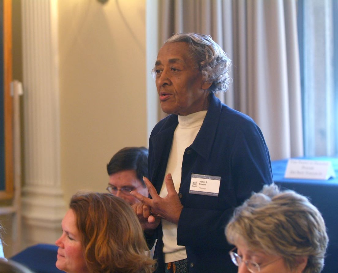 Opening Meeting at the Intensive Session, July 2007. (Standing: director Helen S. Faison, Pittsburgh.)