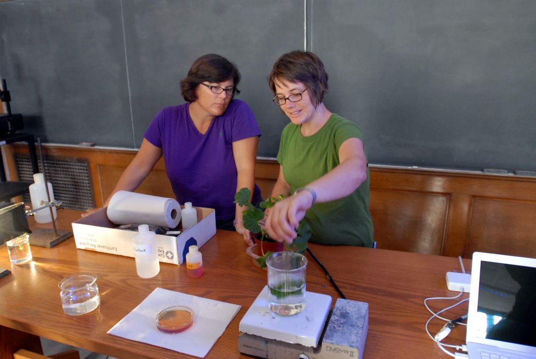 The national seminar on &quot;Renewable Energy,&quot; July 2007. (Left to right: National Fellows Danielle Gothie, Santa Fe; and Emily Betts, Richmond.)