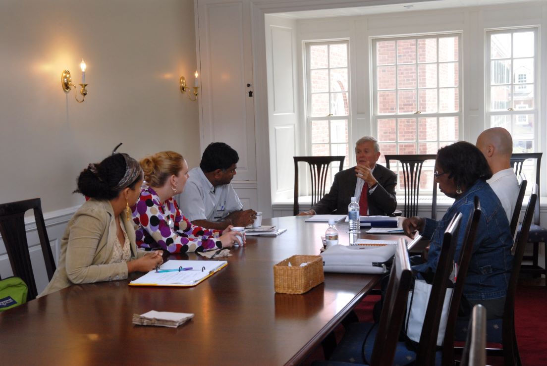 Houston Team meeting at the Intensive Session, July 2006. (Clockwise from left: National Fellows Michea R. Carter, and Karlene E. McGowen; Gemunu Heart Gunaratne, Professor of Physics, University of Houston; James R. Vivian, Director of the Yale National Initiative; National Fellows Daniel J. Addis and Jurline Tarver Franklin.)