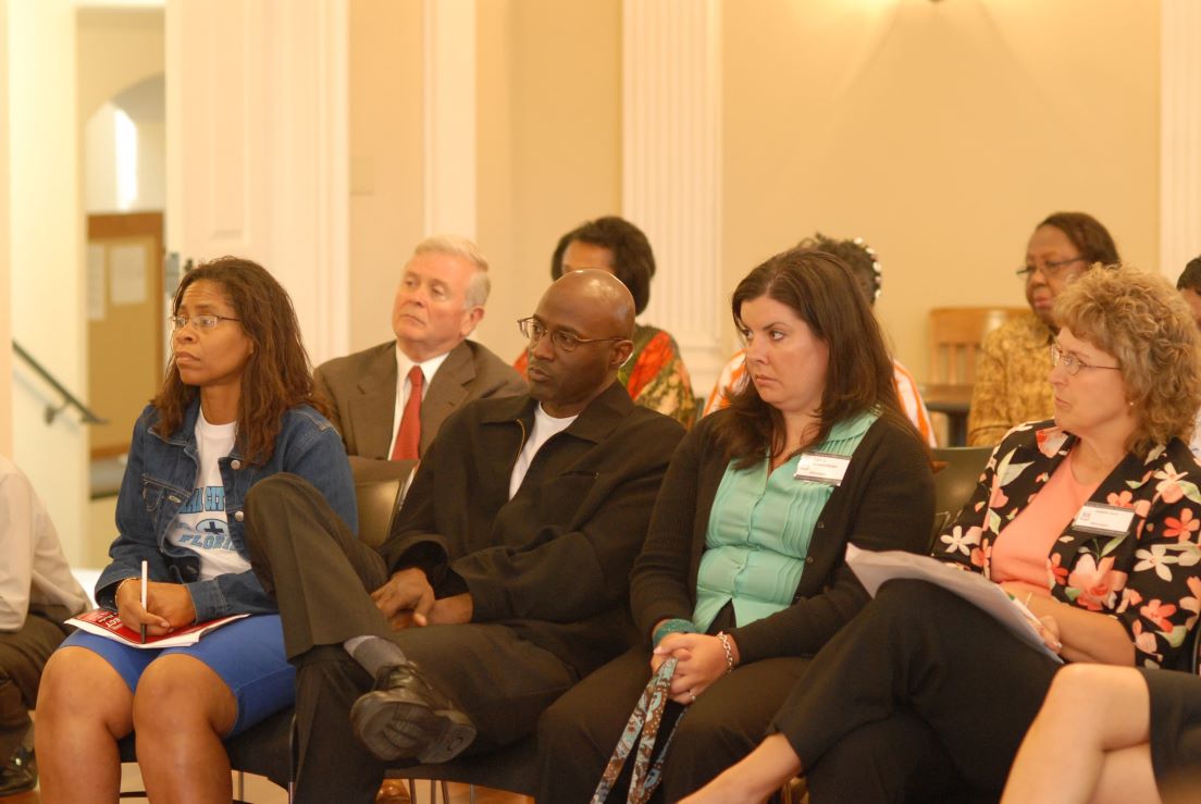 Plenary Session on the Teachers Institute Approach at the Intensive Session, July 2006. (Front row, left to right: National Fellows Beverly Rice-Hooper, Atlanta; Samuel A. Reed, Philadelphia; former National Fellow Cary A. Brandenberger, Wilmington; and Debbie Zych, Assistant Superintendent, New Castle County Vo-Tech School District.)