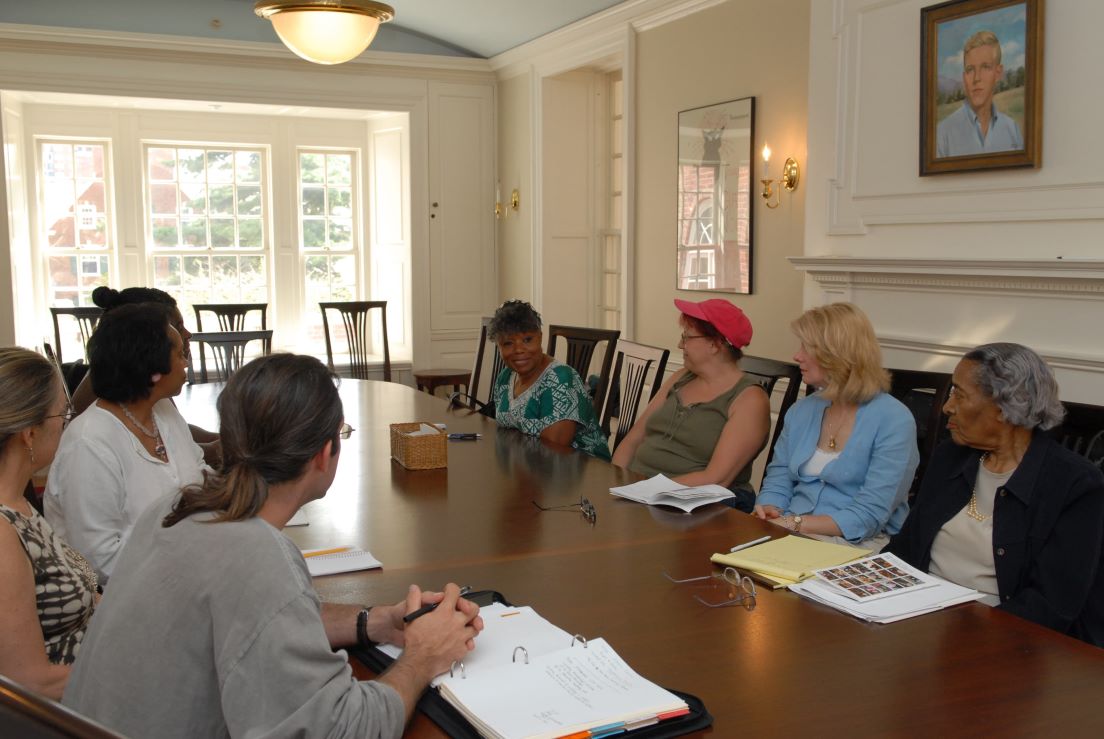 Pittsburgh Team meeting at the Intensive Session, July 2006. (Clockwise from bottom left: National Fellows Eric James Laurenson, Lynn W. Marsico, Sheila Lorraine Carter-Jones, Stephanie Louise Johnson, Lorena Amos, Elouise E. White-Beck, and Janelle A. Price; and Helen Faison, Director of the Pittsburgh Teachers Institute.)