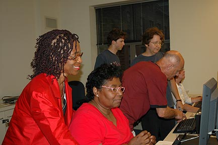Computer Assistance at the Intensive Session, July 2005. (Left to right: National Fellows Mary J. Jefferson, Houston; Patricia Yvonne Gordon, Pittsburgh; William Kamens, Computer Assistant; Mary Carol Moran, Jacksonville; and Raymond Theilacker, Wilmington.)