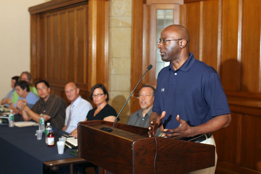 Plenary Session on the Teachers Institute Approach at the Intensive Session, July 2008. (Standing: National Fellow Samuel A. Reed, Philadelphia.)