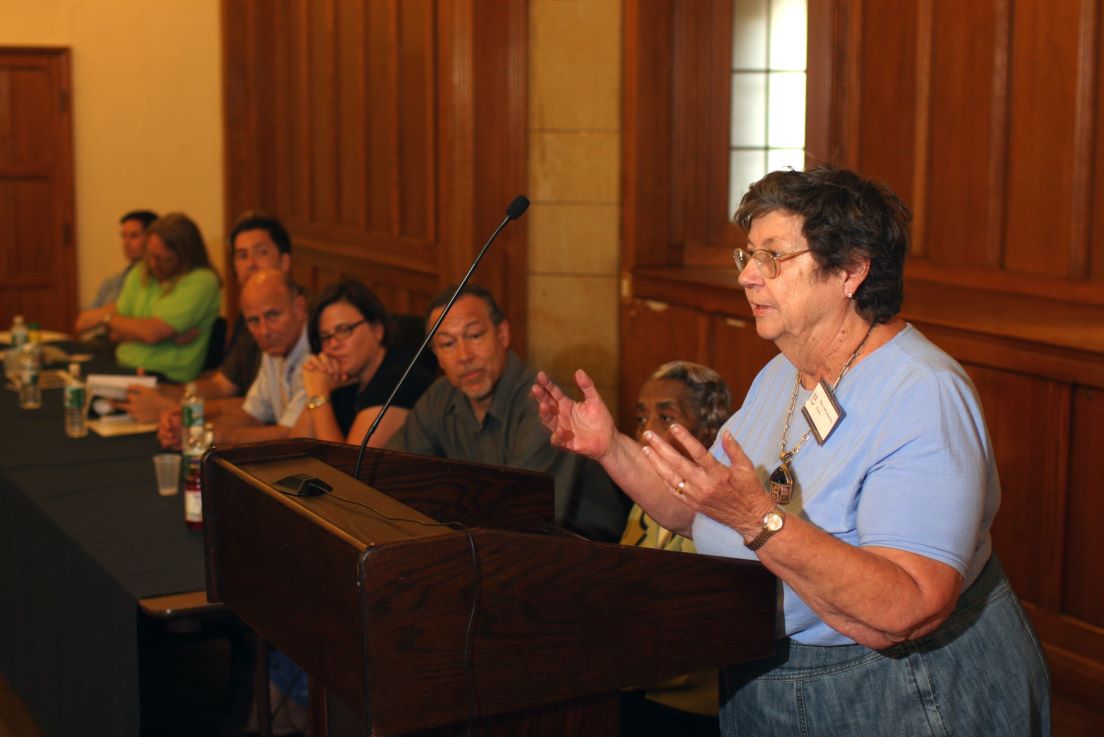 Plenary Session on the Teachers Institute Approach at the Intensive Session, July 2008. (Standing: Mary Ann T. Natunewicz, Acting Director of the Houston Teachers Institute.)