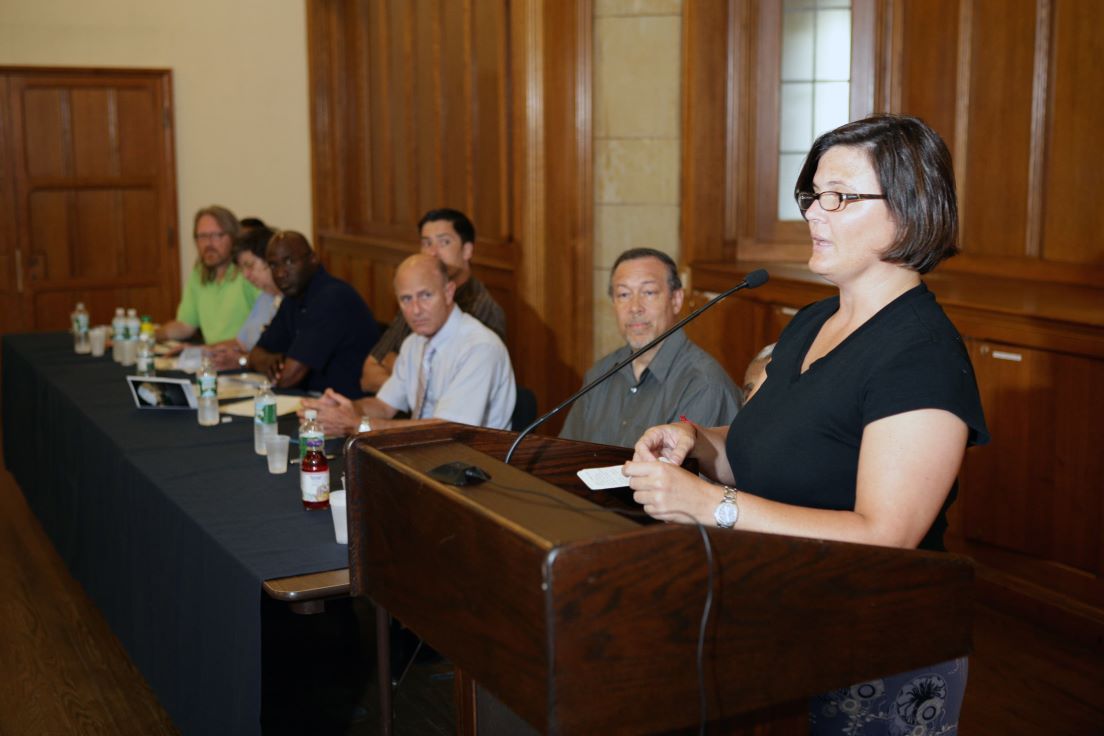 Plenary Session on the Teachers Institute Approach at the Intensive Session, July 2008. (Standing: National Fellow Danielle Gothie, Santa Fe.)