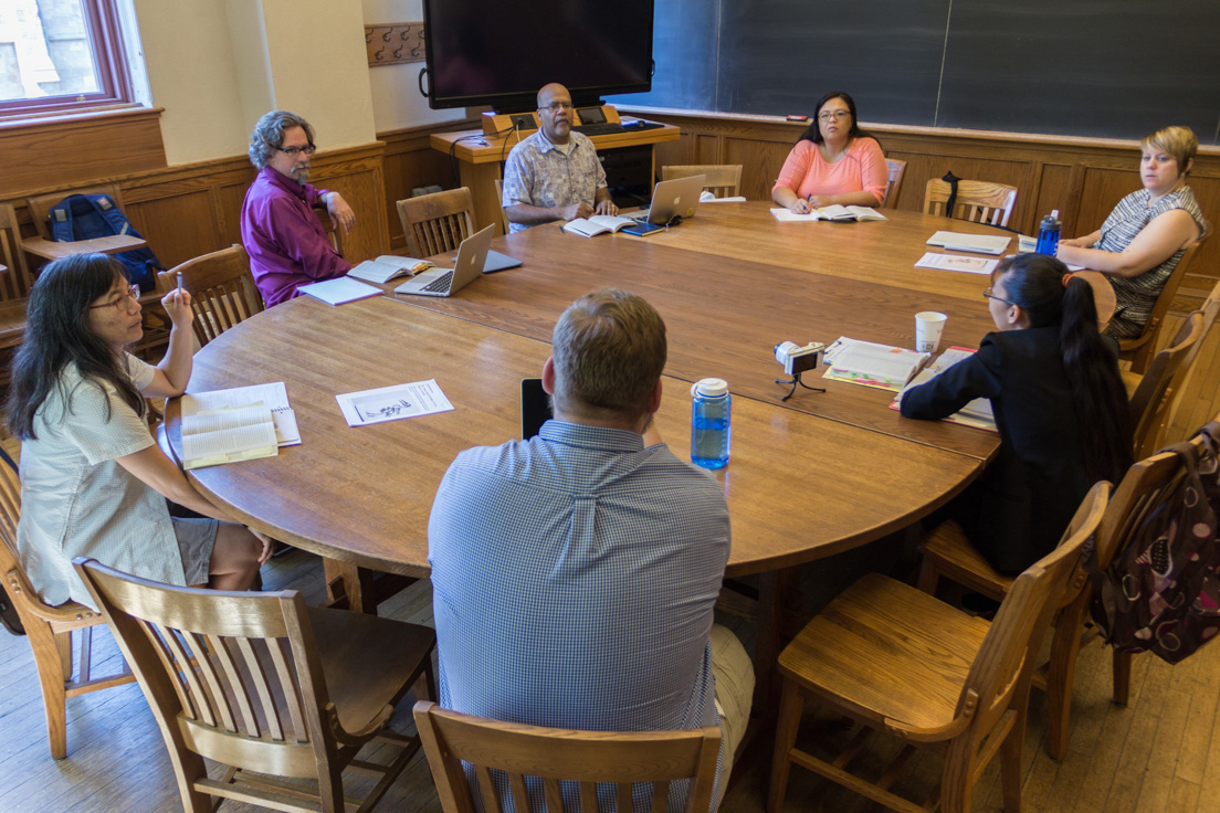 The national seminar on "Making Sense of Evolution," July 2016. (Clockwise from left: National Fellows Akemi Hamai, Bay Area; David Ostheimer, Delaware; seminar leader Paul E. Turner; National Fellows Vanessa Vitug, San José; Amanda Snow, Chicago; Jennifer Claudio, San José; and Thomas Teague, Tulsa.) 